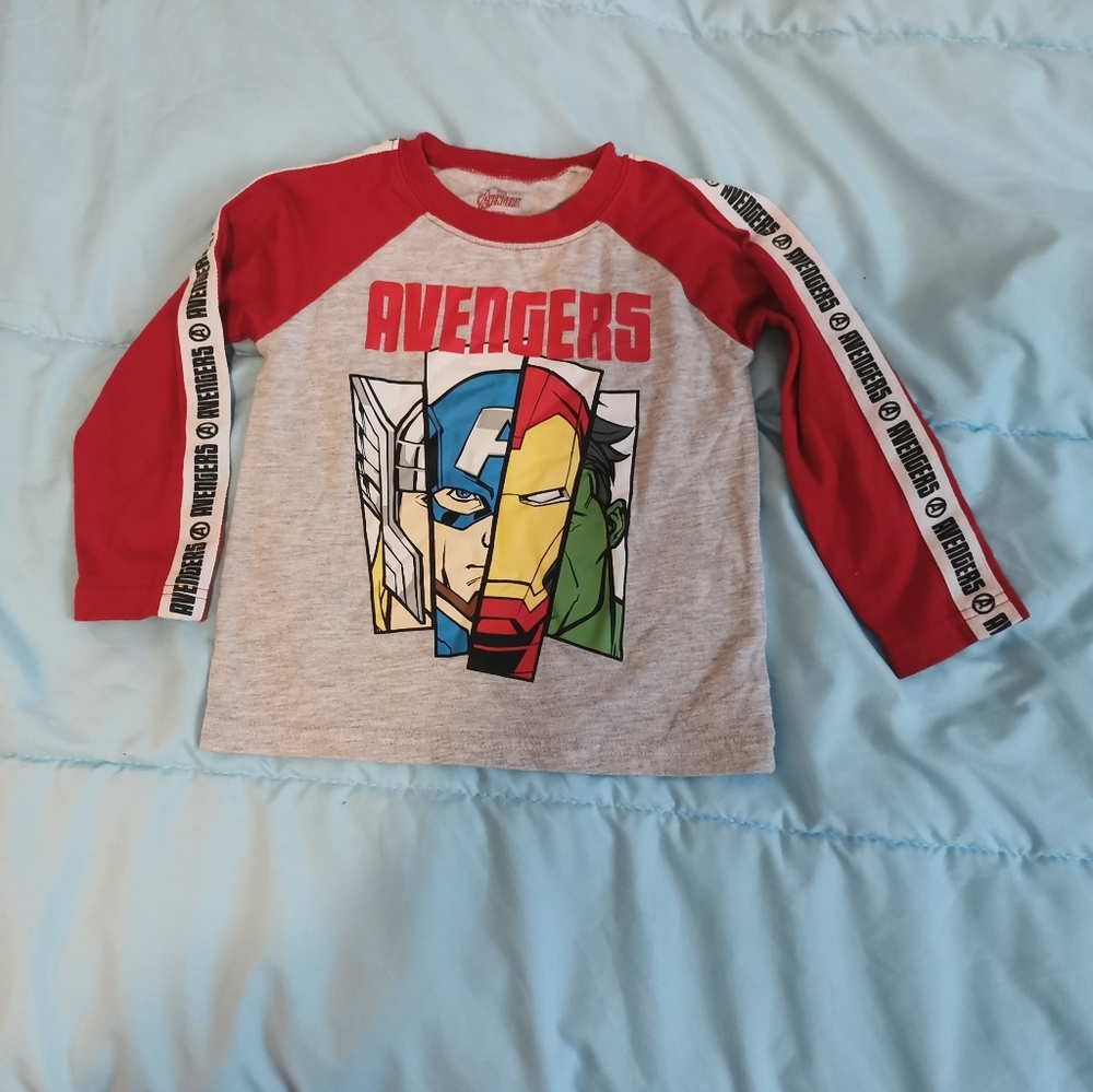 3/25$💚Long sleeve t-shirt size 3T